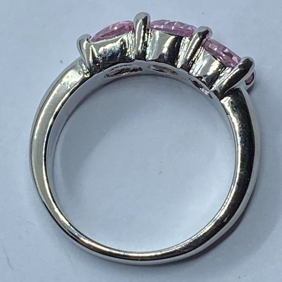 Swarovski Crystal Pink 3 Stone Ring (trilogy, past-present-future) - Picture 5 of 10